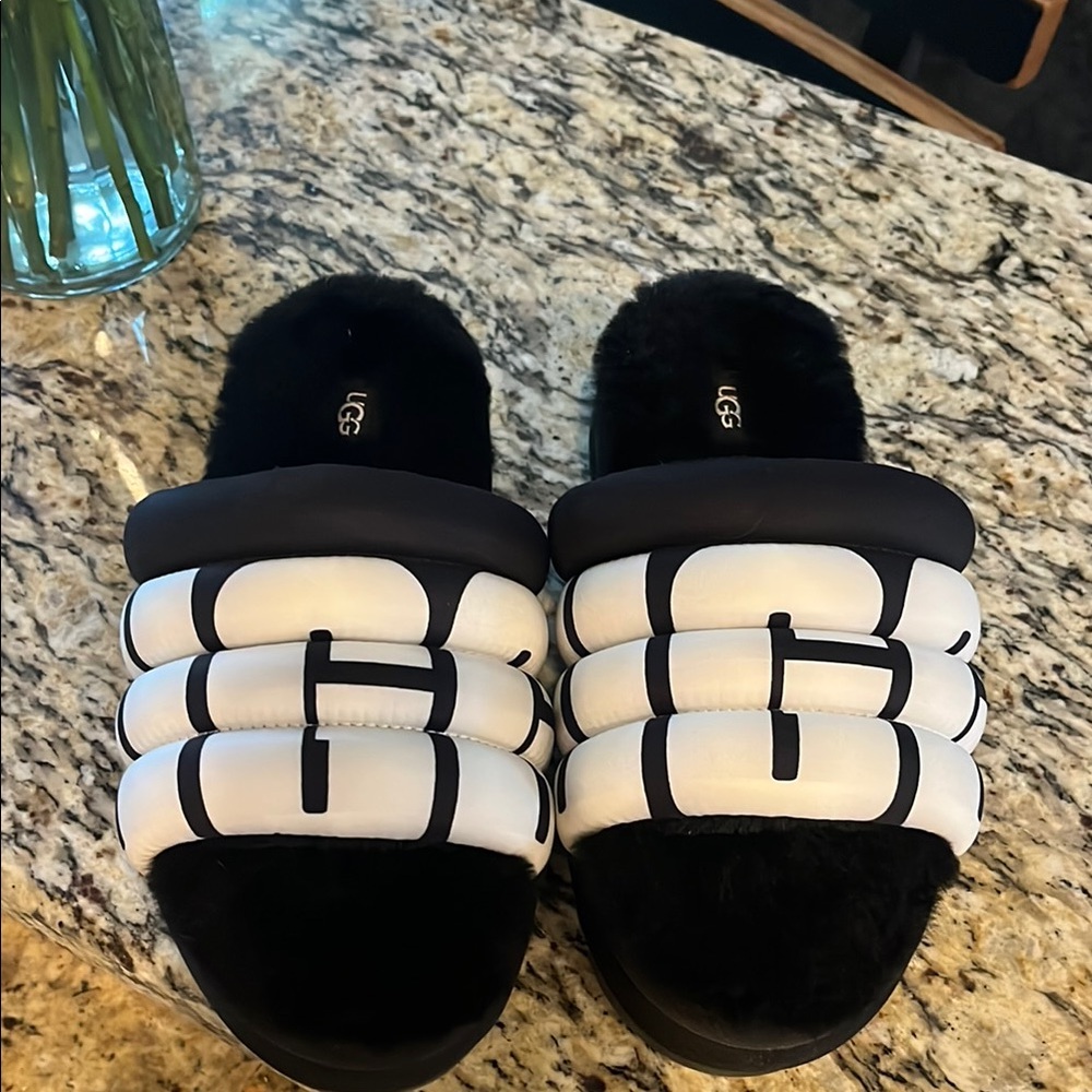 New UGG Monochrome Slide Sandals